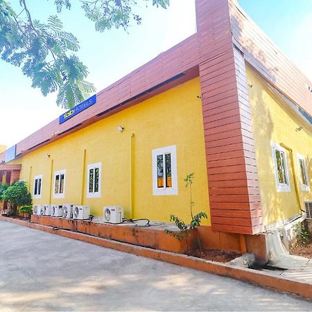 Fabexpress Airport Stay Inn - Nr Hyderabad International Airport, Shamshabad Exterior foto